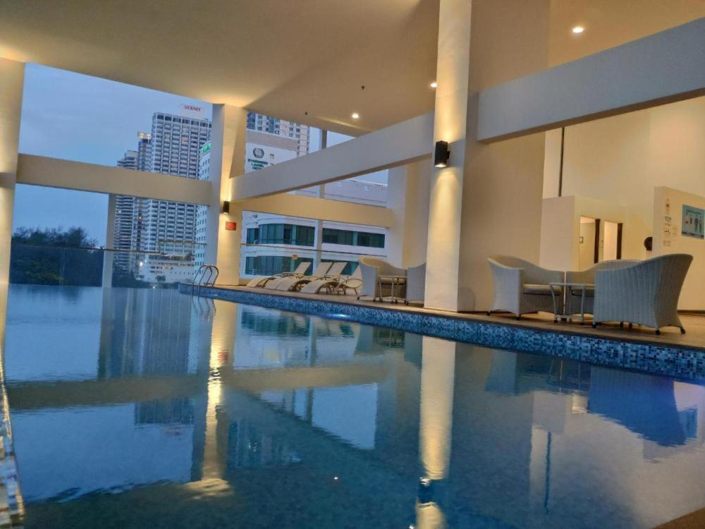 Sunrise Gurney Premium Executive City/Seafront Suite - Penang George Town Bagian luar foto