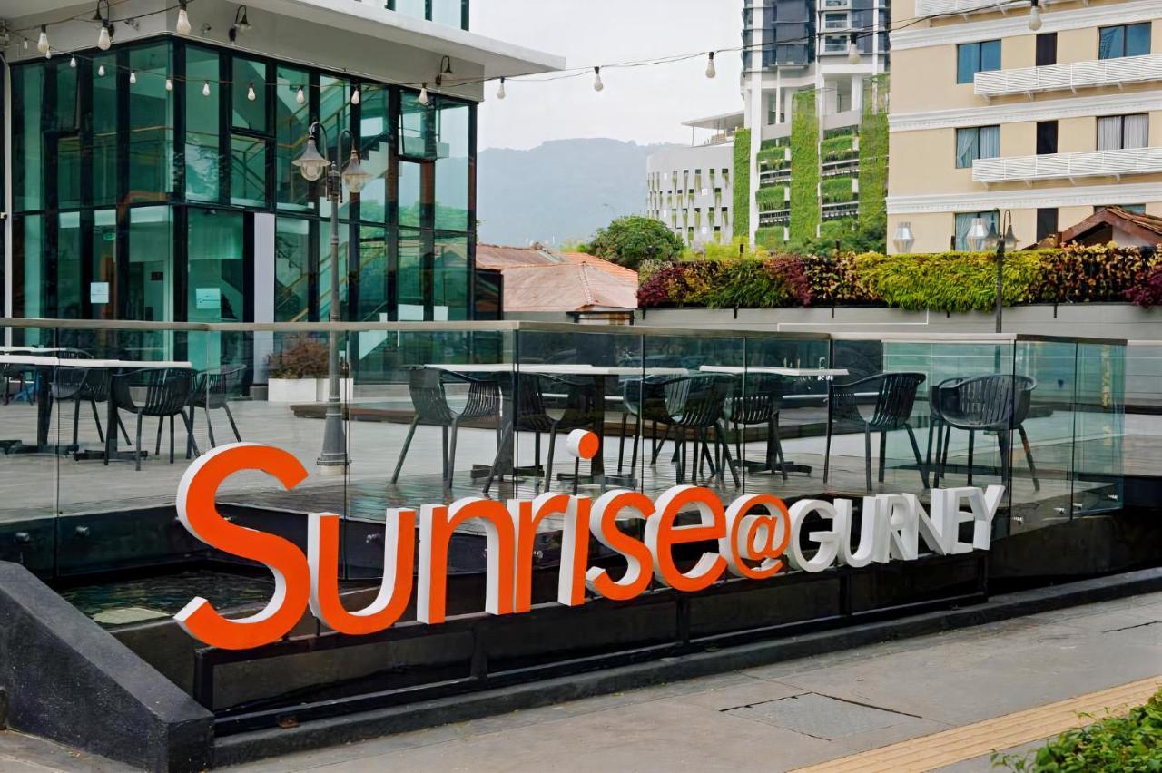 Sunrise Gurney Premium Executive City/Seafront Suite - Penang George Town Bagian luar foto