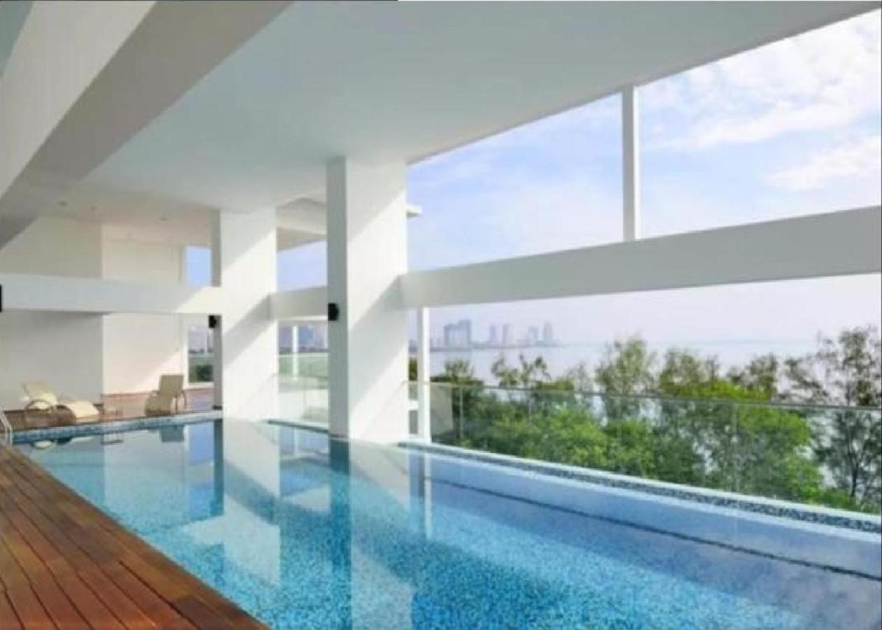 Sunrise Gurney Premium Executive City/Seafront Suite - Penang George Town Bagian luar foto