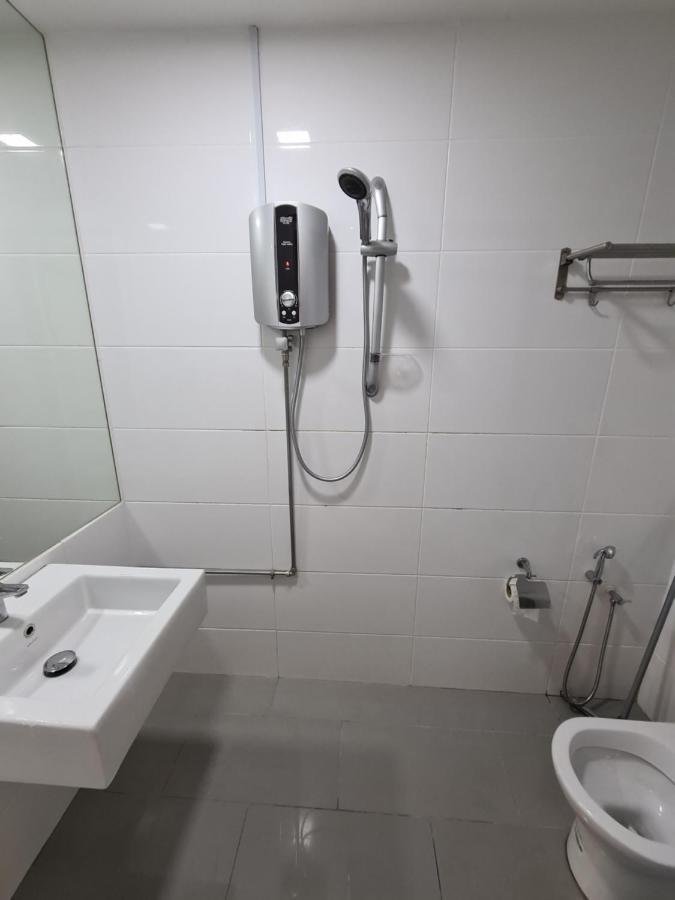 Sunrise Gurney Premium Executive City/Seafront Suite - Penang George Town Bagian luar foto